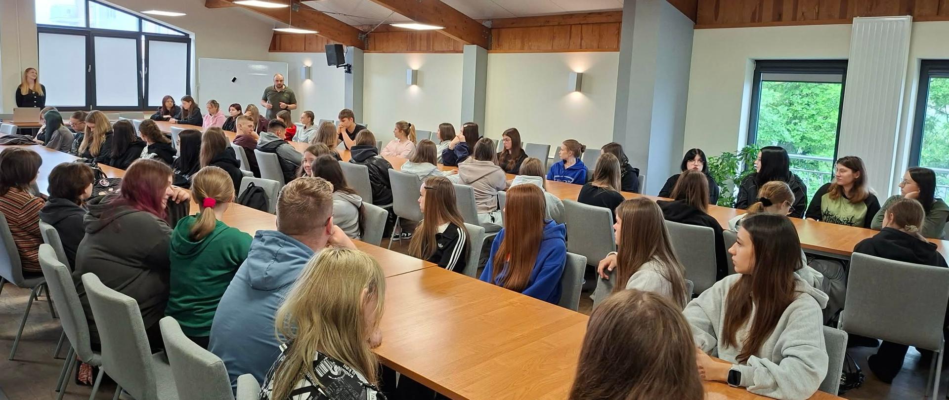 Spotkanie uczniów z pracownikami firmy AVET
