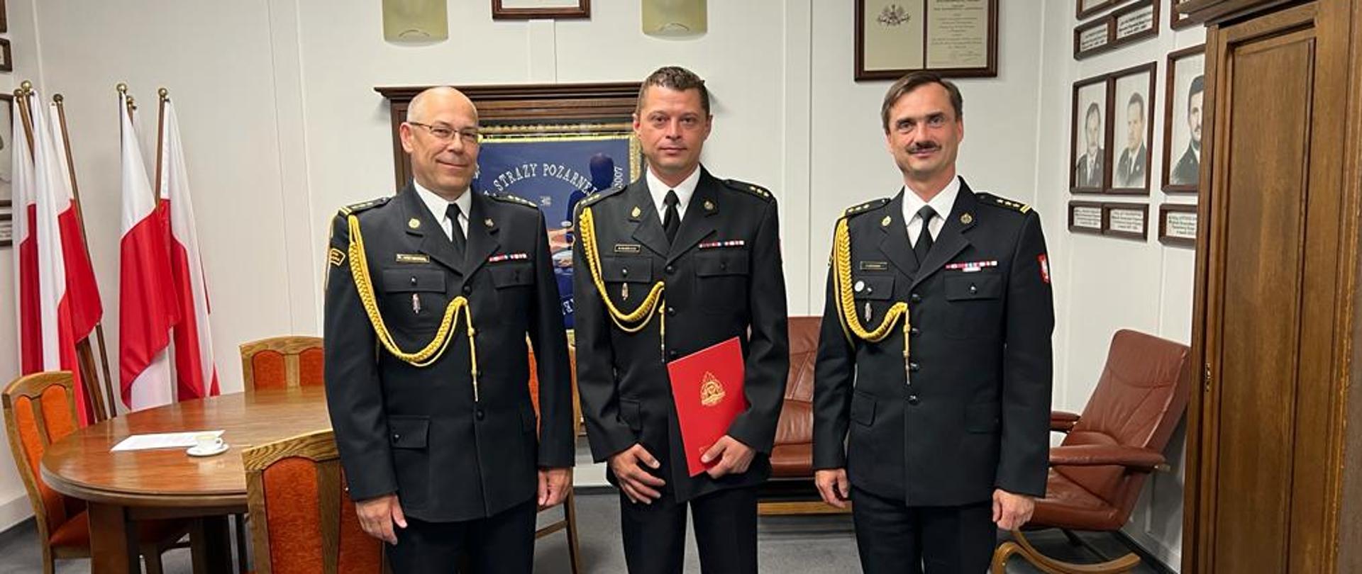 Na zdjęciu widoczni Komendanci