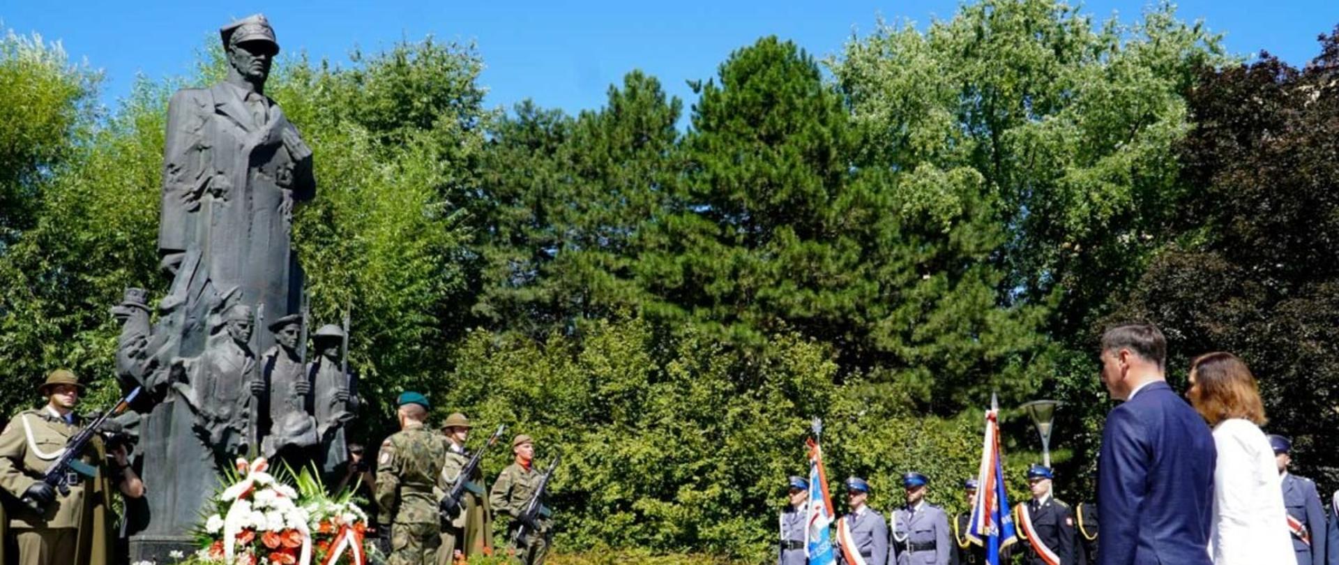 Wojewoda podkarpacki Ewa Leniart podczas obchodów 103. rocznicy Bitwy Warszawskiej w Rzeszowie