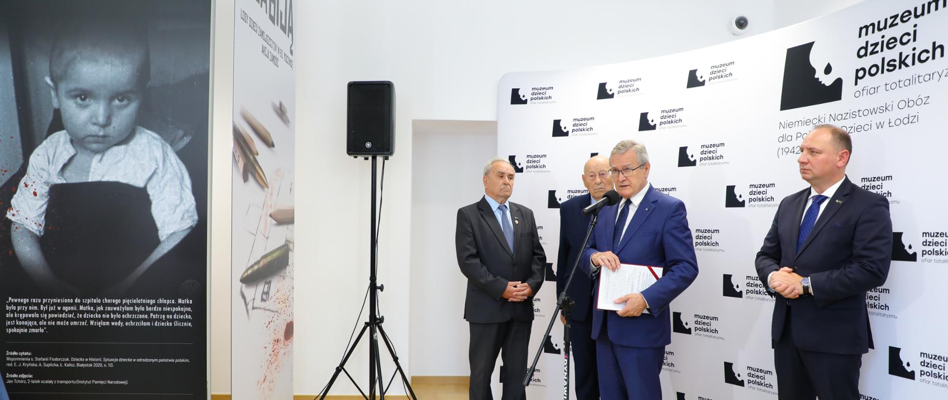 Wernisaż wystawy ,,Wypędzą nas i zabiją. Losy Dzieci Zamojszczyzny w 80. rocznicę Akcji Zamość" w Galerii „Okno na Kulturę”, fot. Danuta Matloch