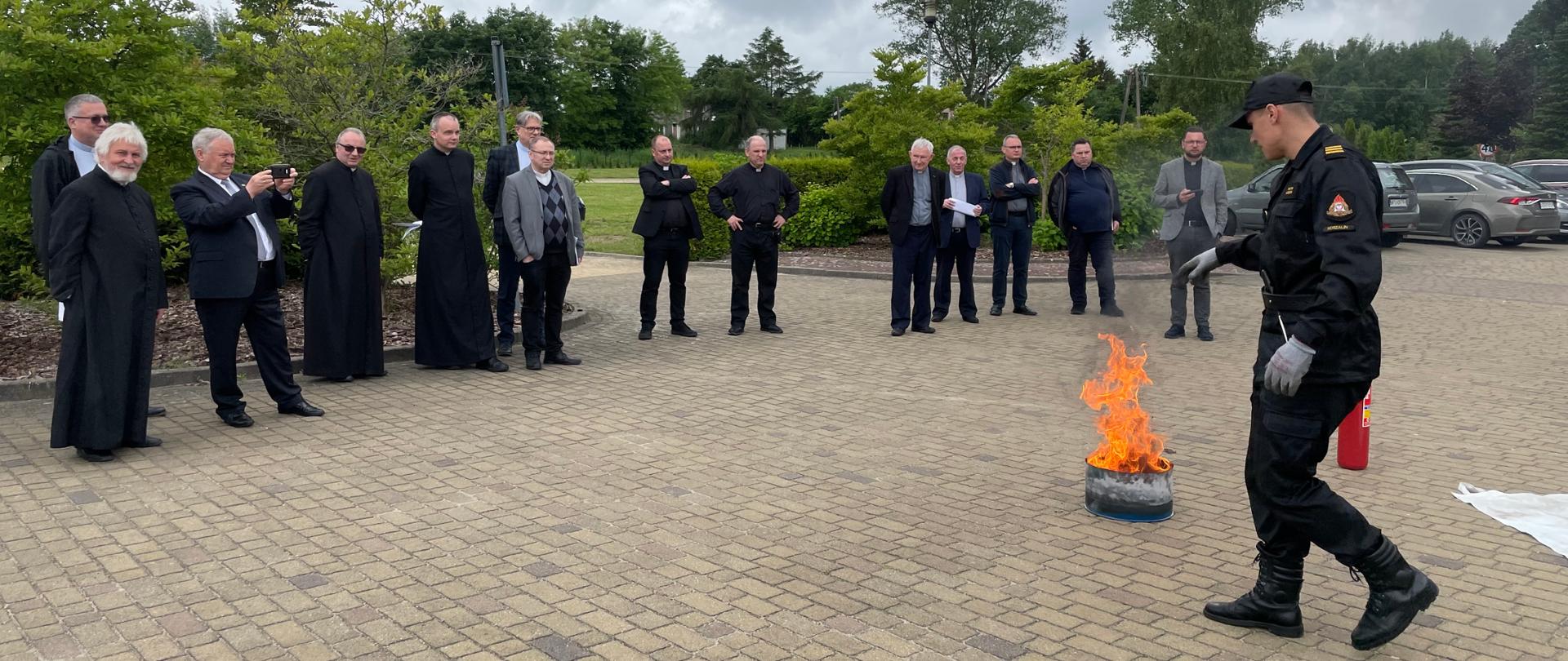 Szkolenie praktyczne z zakresu używania podręcznego sprzętu gaśniczego