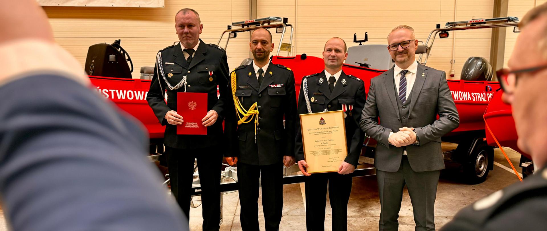 Przekazanie łodzi ratowniczych jednostkom Ochotniczej Straży Pożarnej w dniu 17 grudnia 2024 r. fot nr 5.