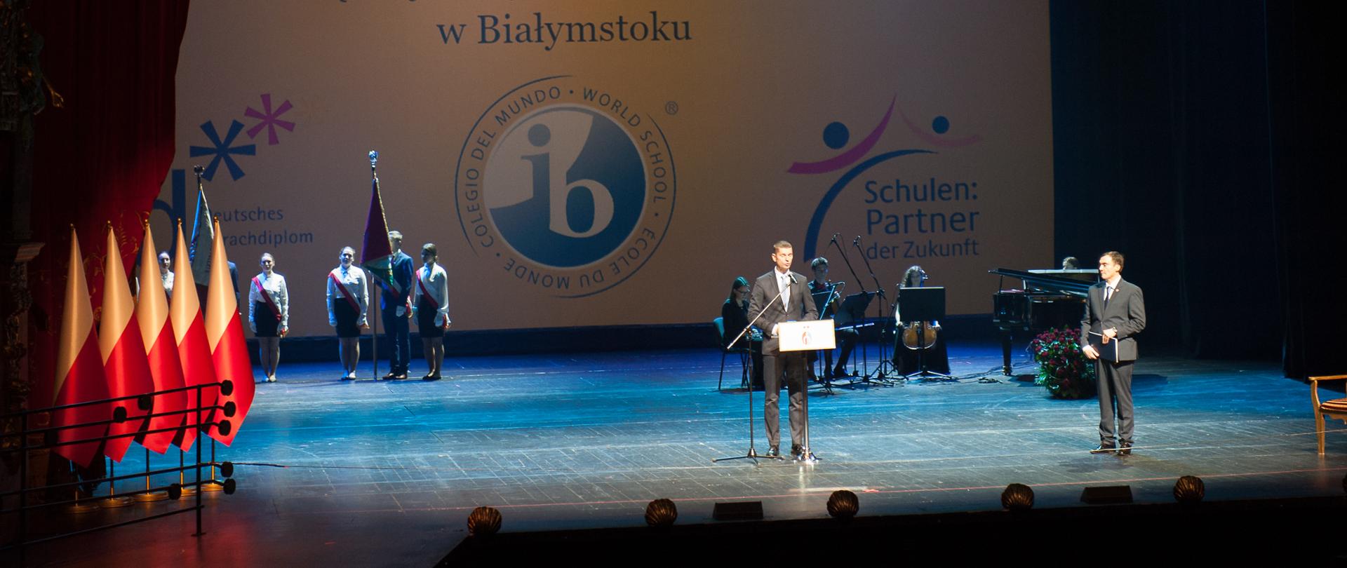 Dariusz Piontkowski – Minister Edukacji Narodowej – przemawia na scenie