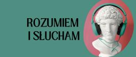 Na zielonym tle widnieje popiersie w słuchawkach na różowym tle. Czarnym kolorem zapisano tytuł wydarzenia