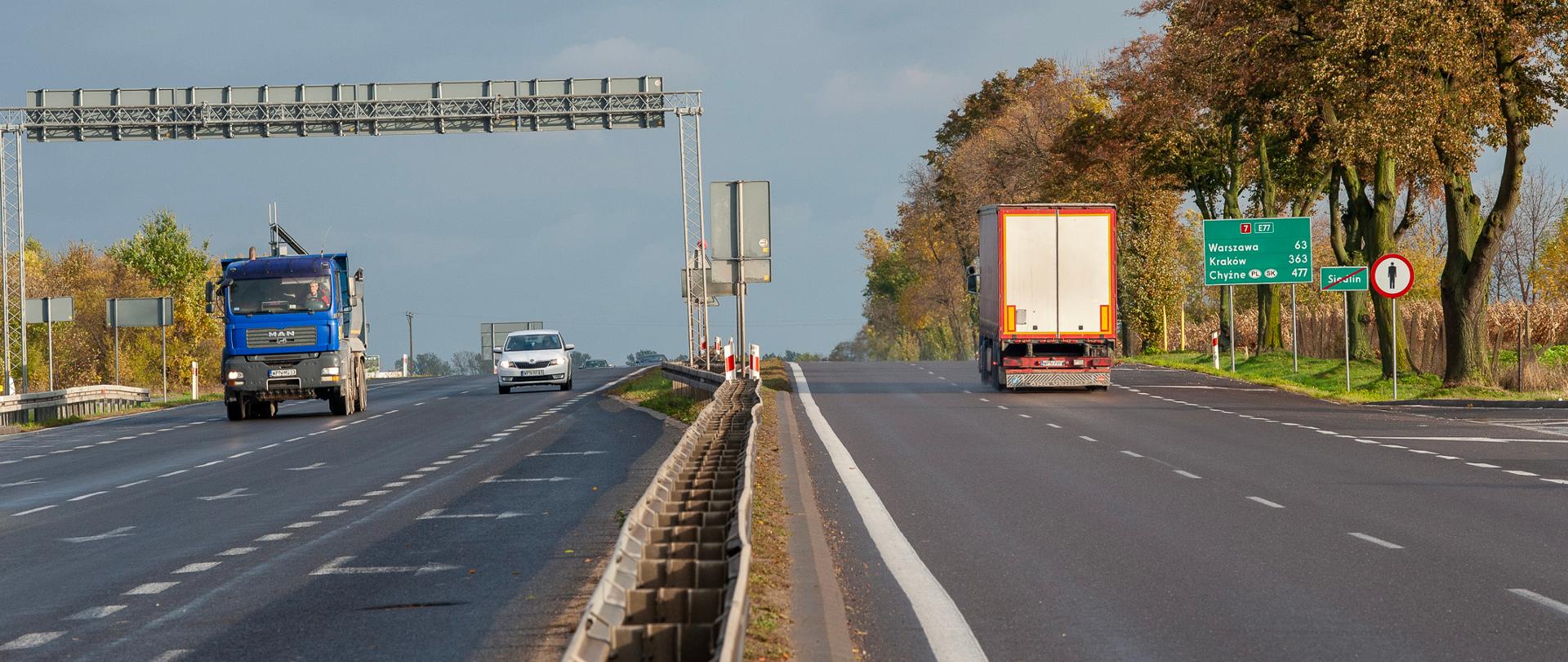 Widok na dwie jezdnie DK7 Siedlin - Załuski