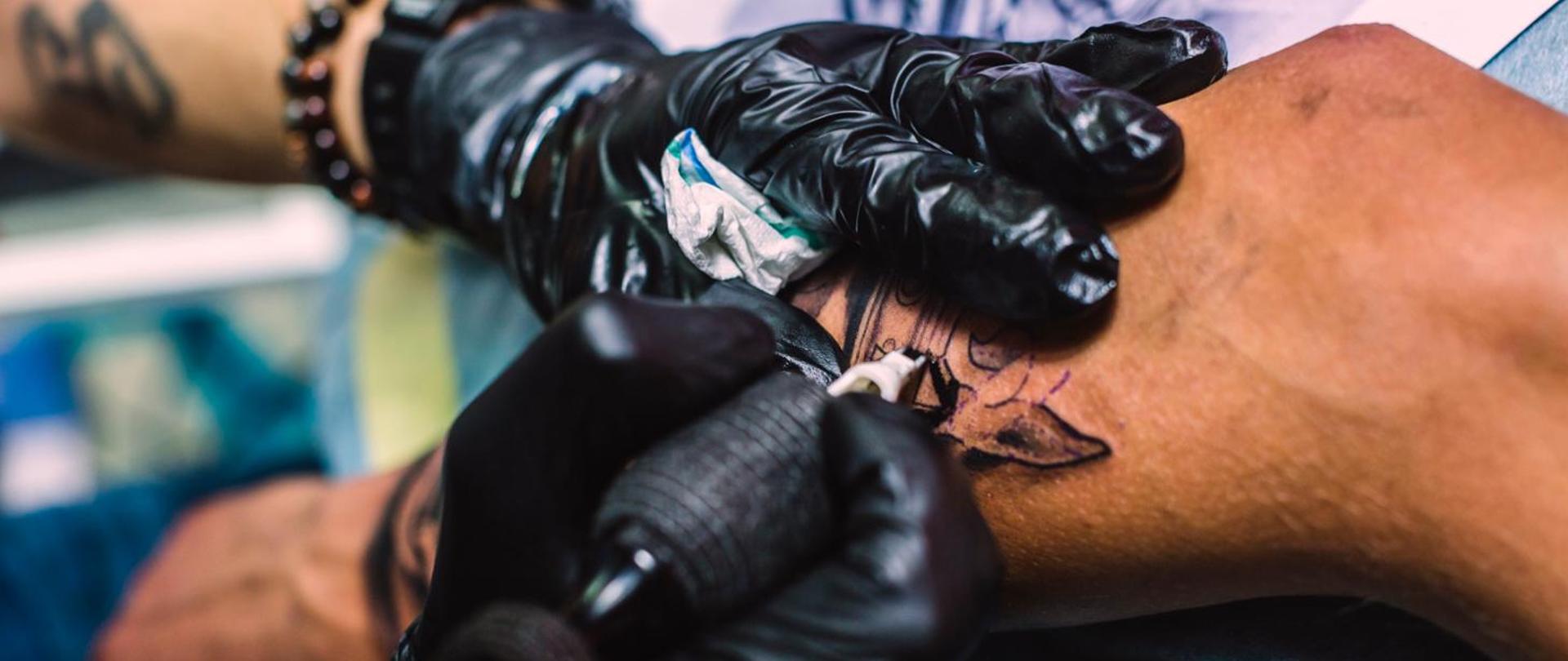 Ograniczenia dotyczące tuszów do tatuażu i makijażu permanentnego
