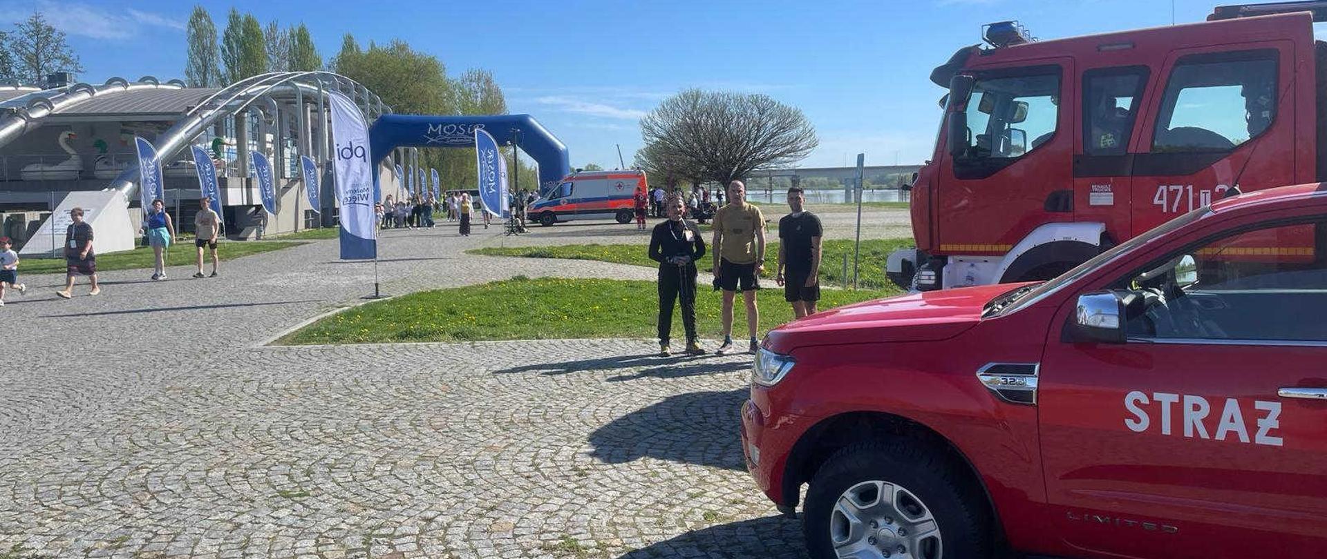 Zdjęcie. Uczestnicy biegu. 