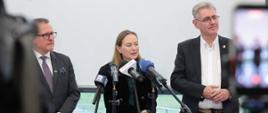 
In the photo, Minister Katarzyna Pełczyńska-Nałęcz during a press conference, standing in front of the microphones