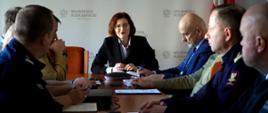 Obrady Zespołu Zarządzania Kryzysowego w Podkarpackim Urzędzie Wojewódzkim w Rzeszowie z udziałem Wojewody Podkarpackiej, Podkarpackiego Komendanta Wojewódzkiego PSP oraz przedstawicieli innych służb