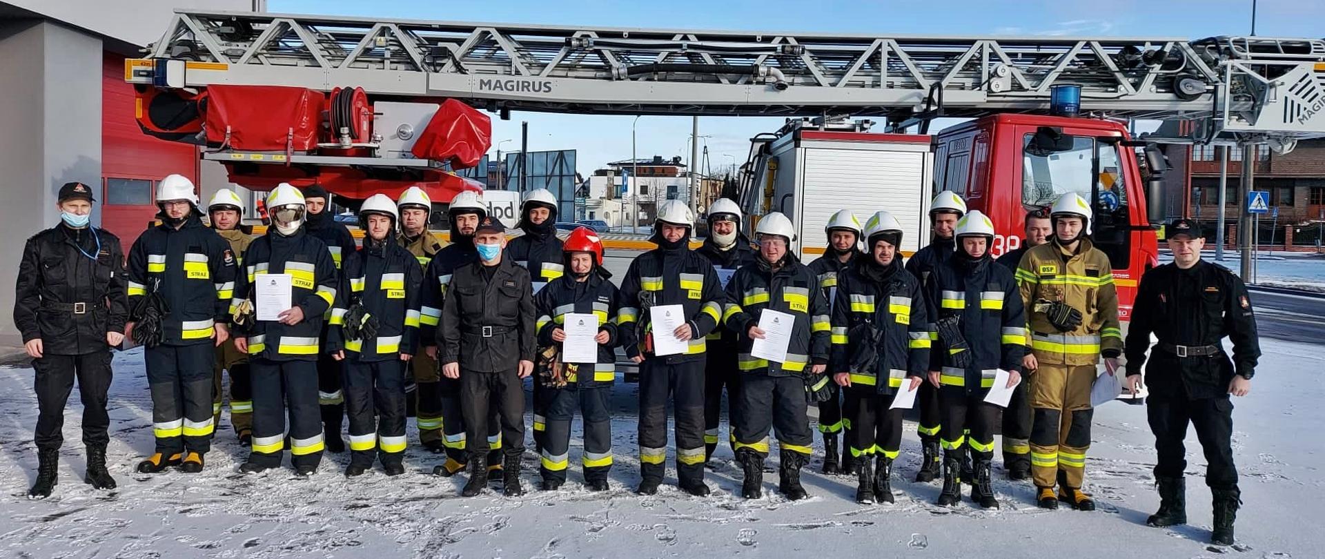Zdjęcie grupowe uczestników szkolenie podstawowego OSP.