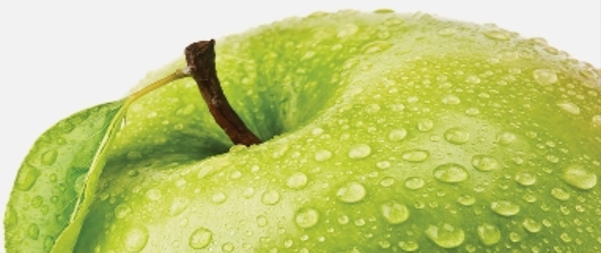 Grafika przedstawiająca zielone jabłko pokryte kroplami wody