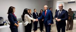 Wojewodowie Król oraz Szczypiński i wiceminister Szczepański podsumowali inwestycje KPO w Szpitalu MSWiA