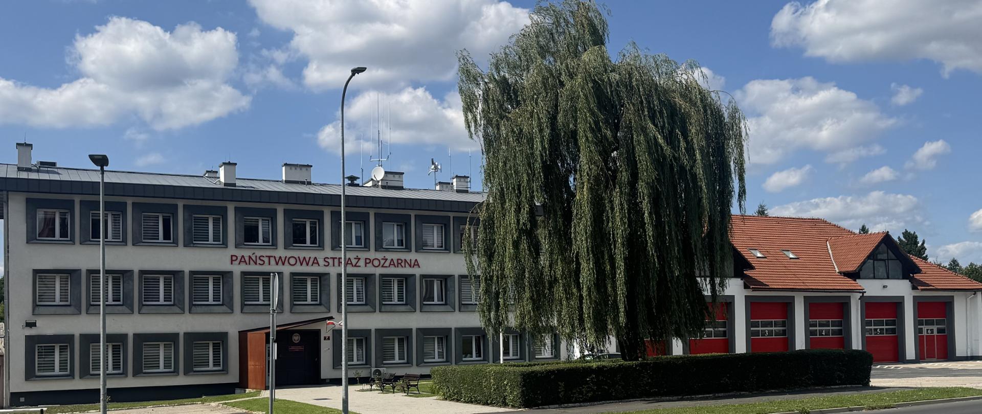 Budynek Komendy Powiatowej Państwowej Straży Pożarnej w Lubaniu wraz z bramami garażowymi
