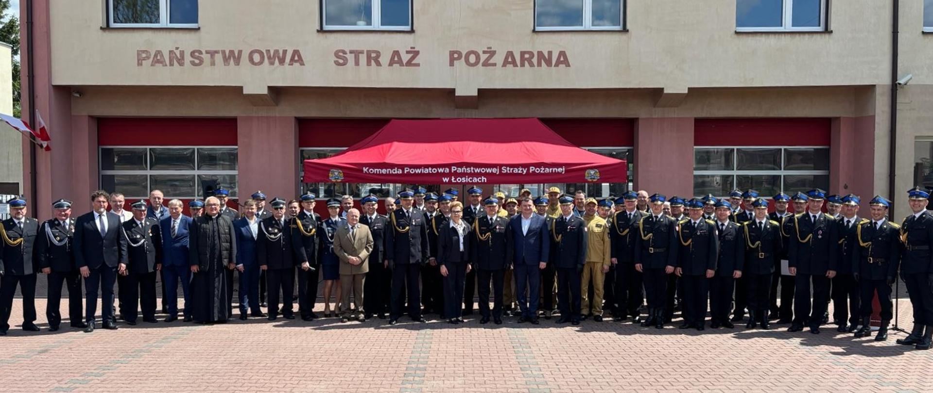 Zdjęcie grupowe wszystkich uczestników. 
