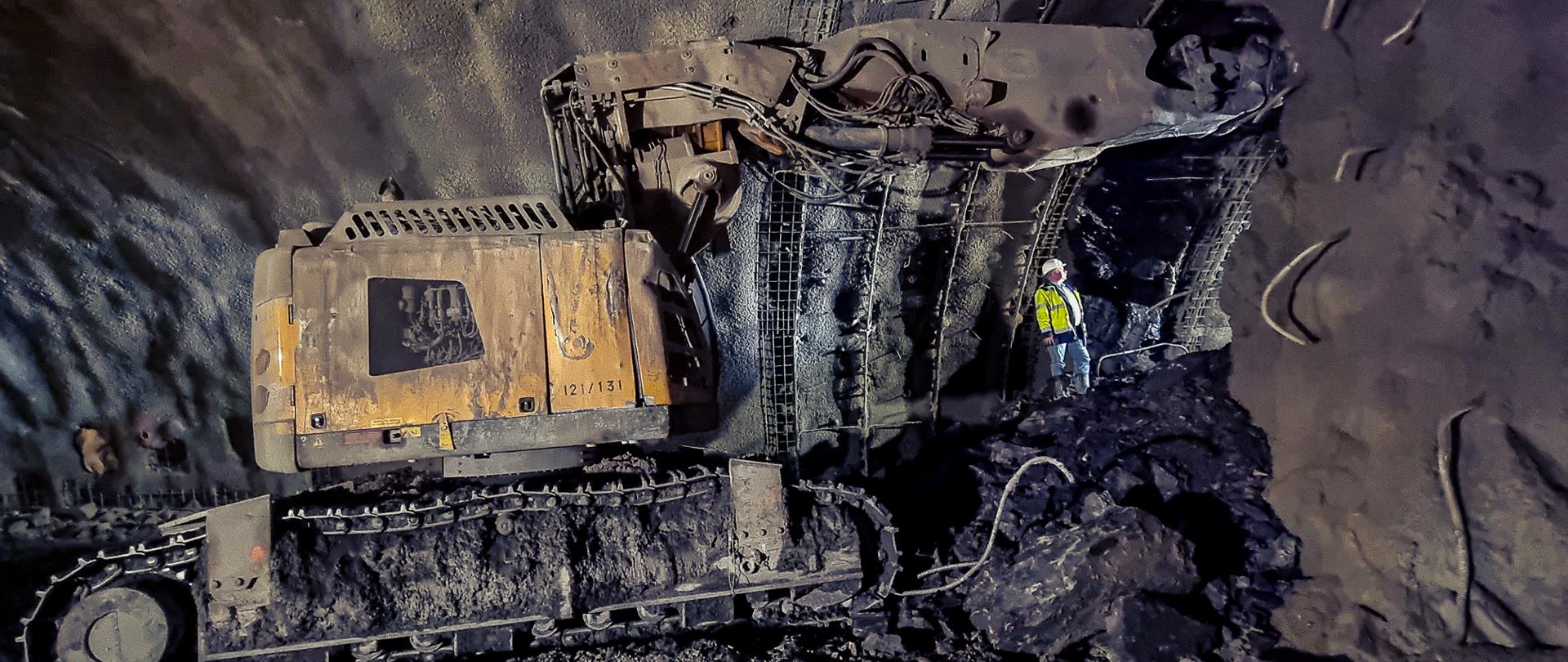 Przebicie pierwszej z czterech budowanych naw tuneli na S1 Przybędza — Milówka. 