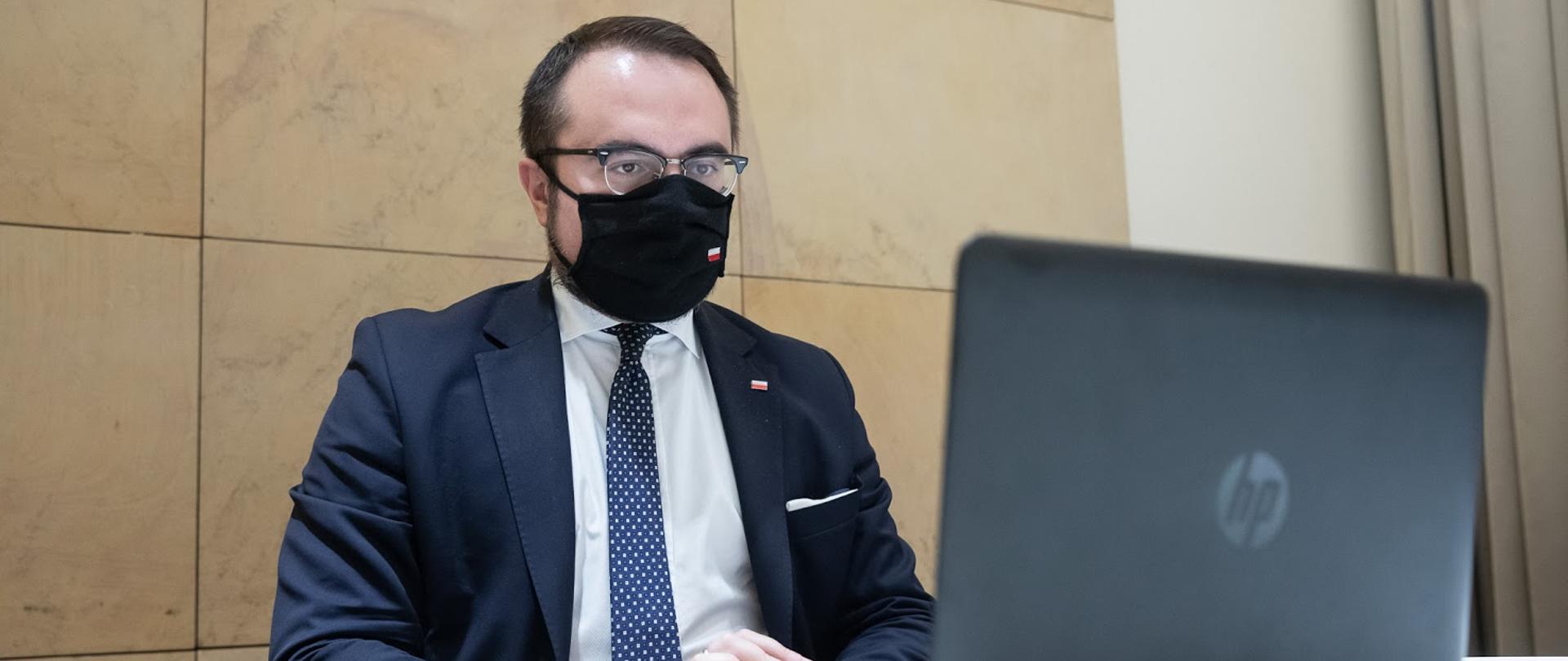 2020.11.09 Warszawa . Minister Pawel Jablonski . Wideokonferencja Polska - Wegry .Fot. Tymon Markowski / MSZ