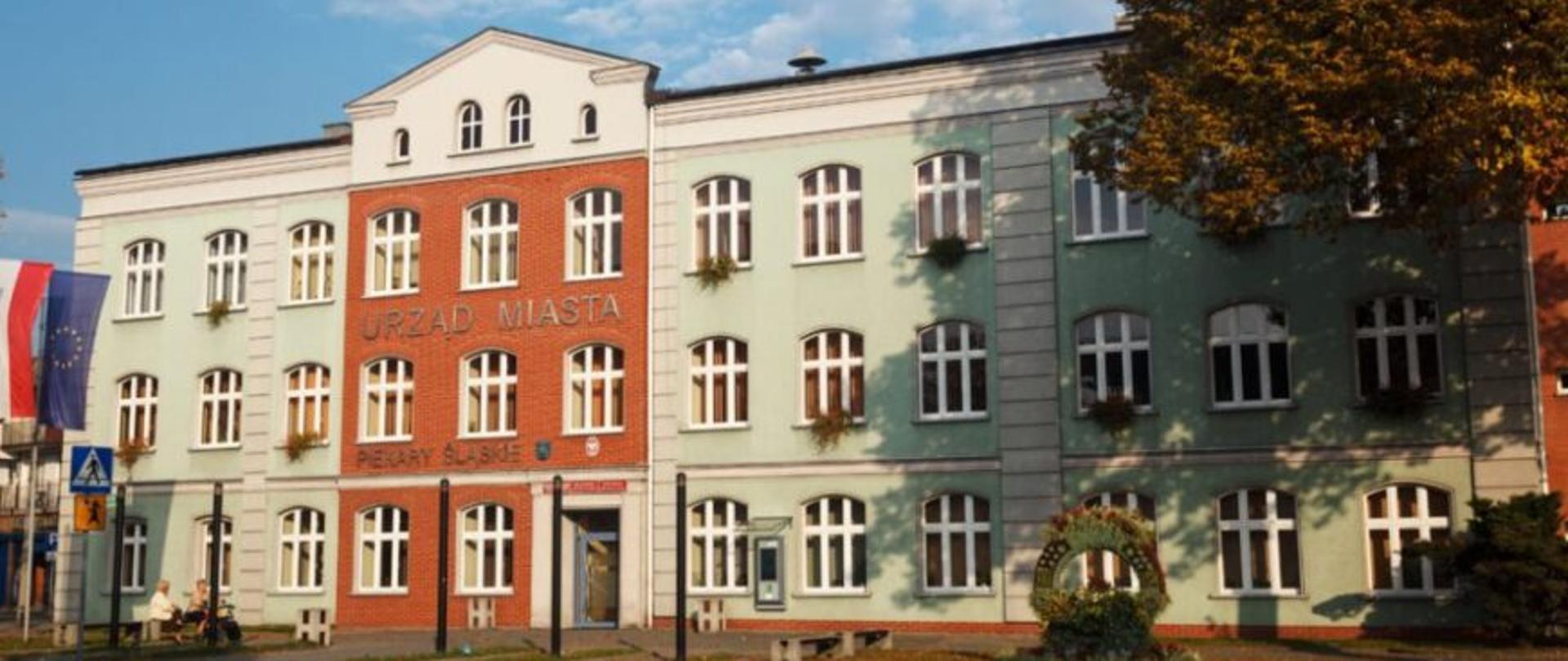 Zdjęcie przedstawia budynek Urzędu Miasta Piekary Śląskie