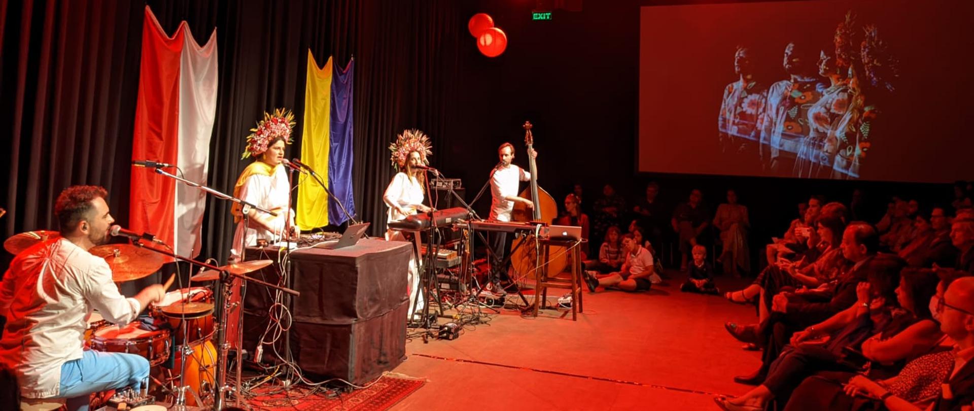 Dagadana_koncert_tło