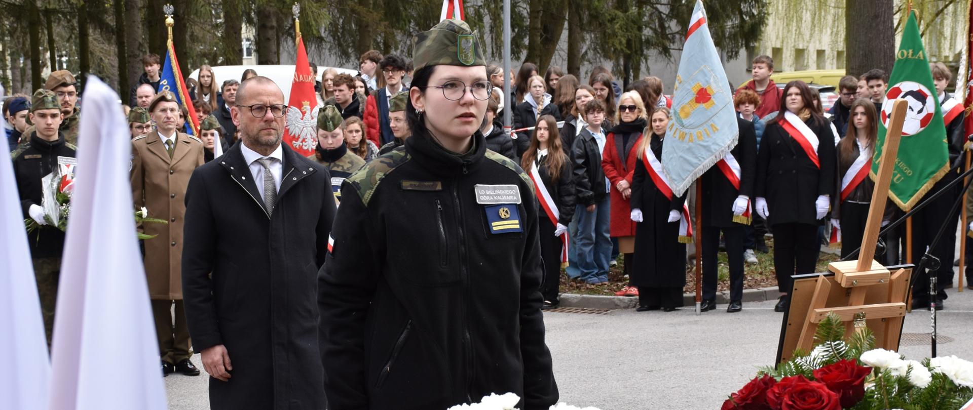 Na zdjęciu widać kobiety i mężczyzn