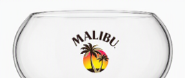 Szklanka_o_poj_500_ml_z_logo_Malibu,_sprzedawana_z_butelką_Malibu_700_ml