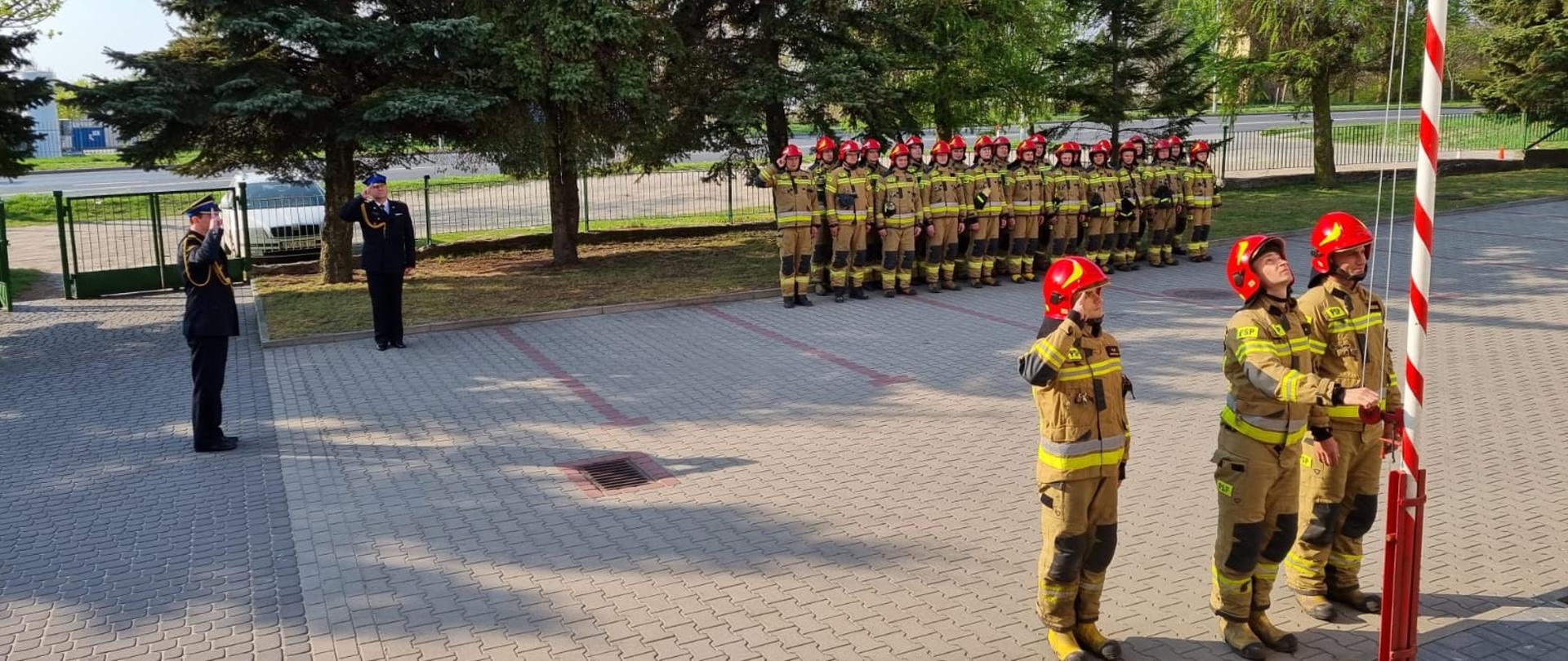 Uroczysta zmiana służby z okazji Dnia Flagi Rzeczypospolitej Polskiej