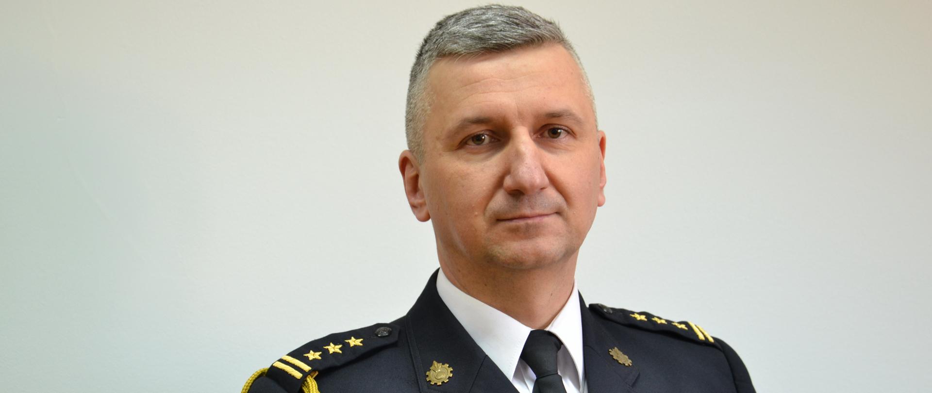 Strażak w mundurze galowym 1