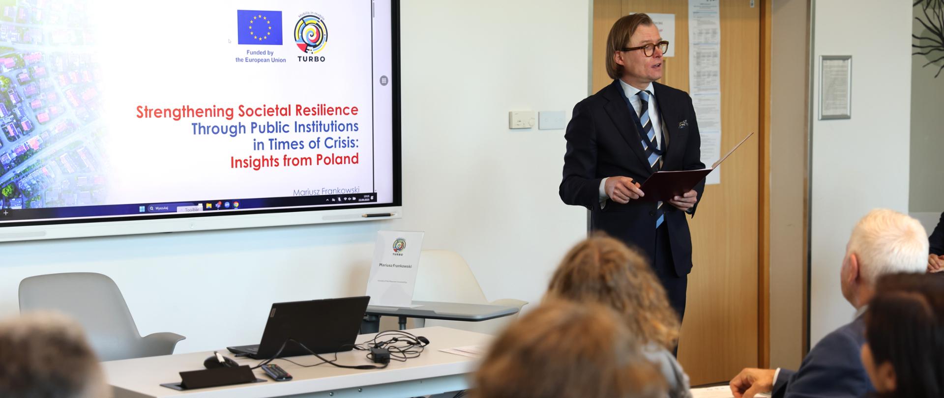 Konferencja na Akademii Leona Koźmińskiego w ramach międzynarodowego projektu dofinansowanego przez Unię Europejską: „Reakcja uniwersytetów na poważne wyzwania: budowanie odpornego szkolnictwa wyższego na potrzeby reagowania i zarządzania kryzysami w społeczeństwie”