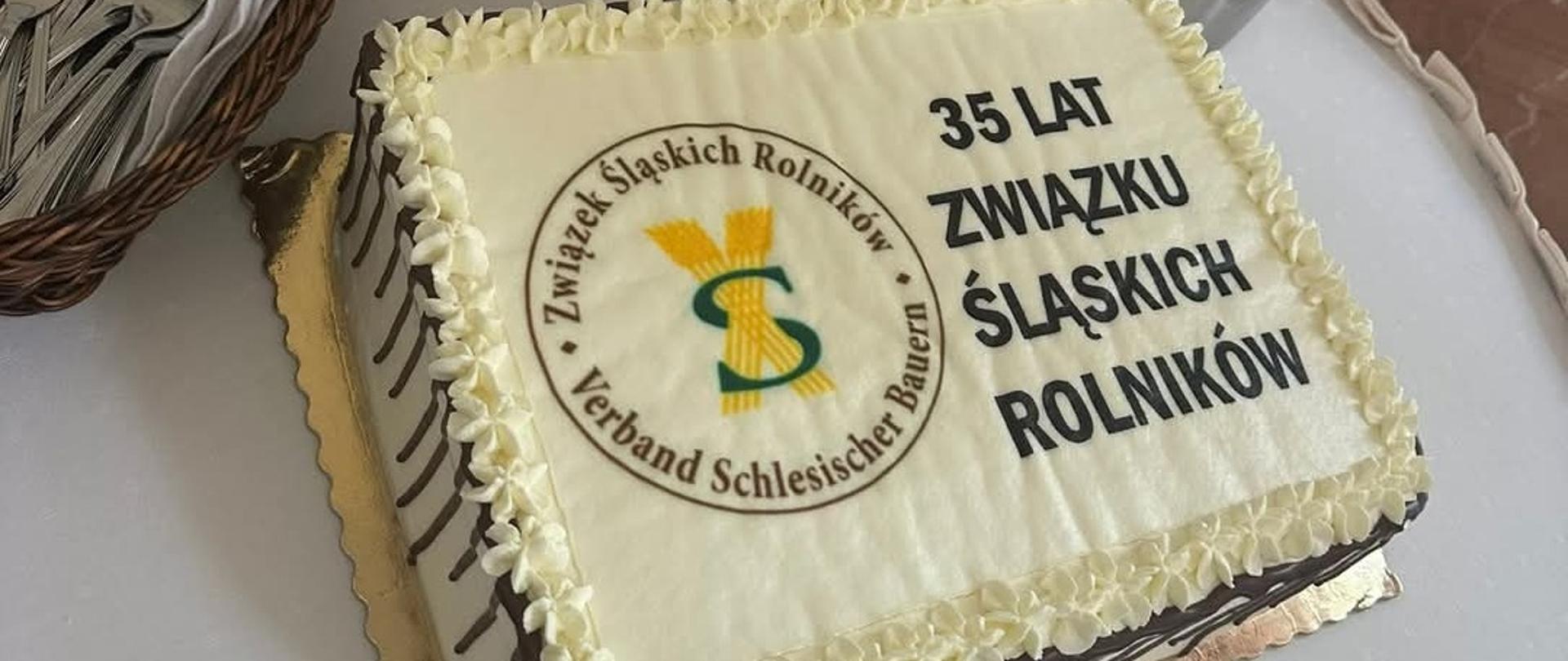 Tort z napisem "35 lat Związku Śląskich Rolników" i logo związku.