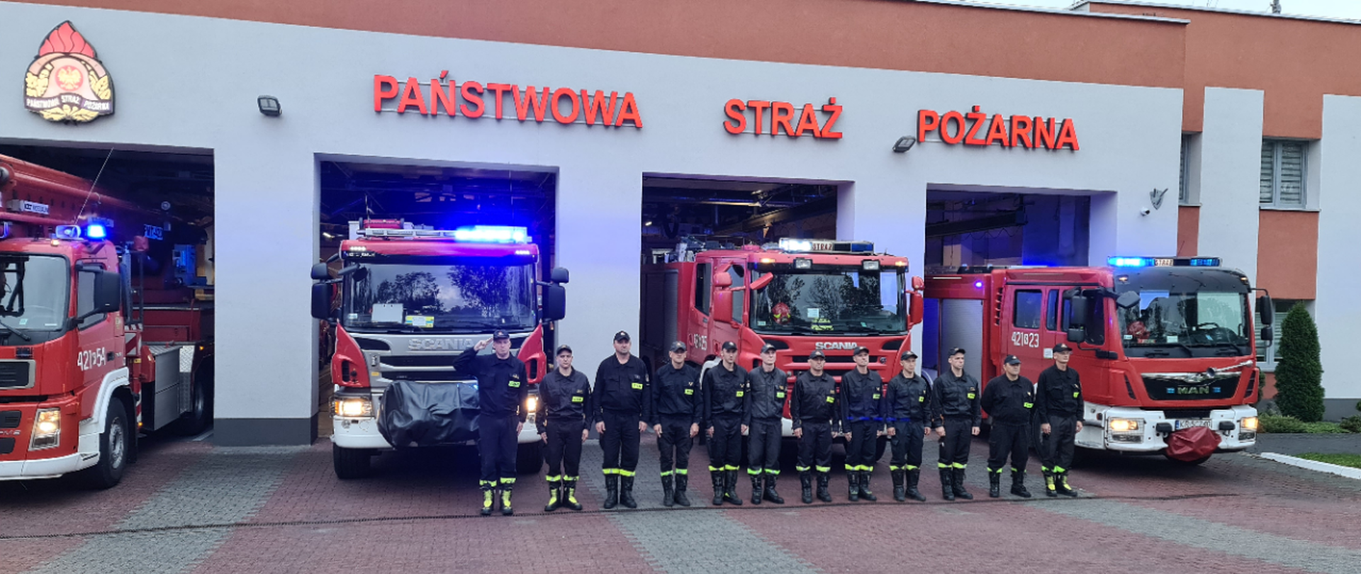 Chrzanowscy strażacy oddali hołd zmarłemu podczas pełnienia służby strażakowi