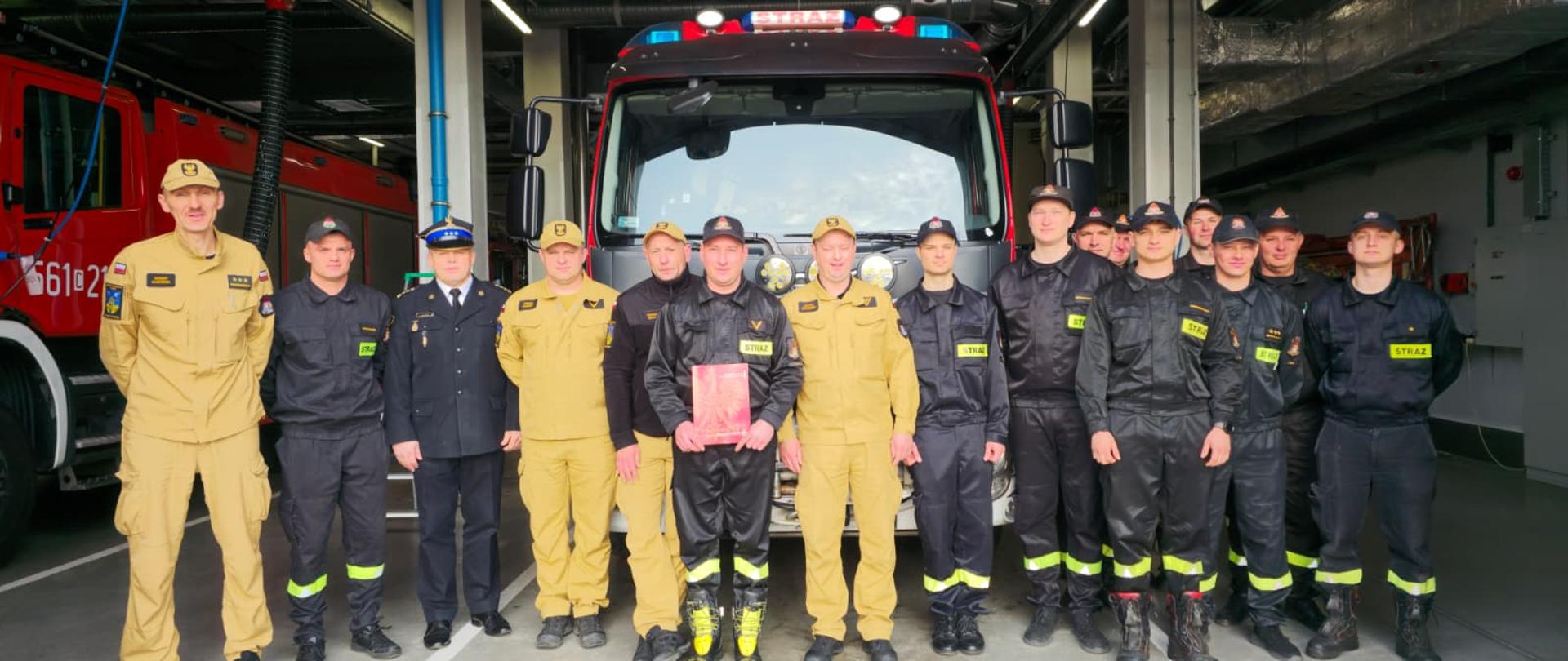 Wspólne zdjęcie z współpracownikami.