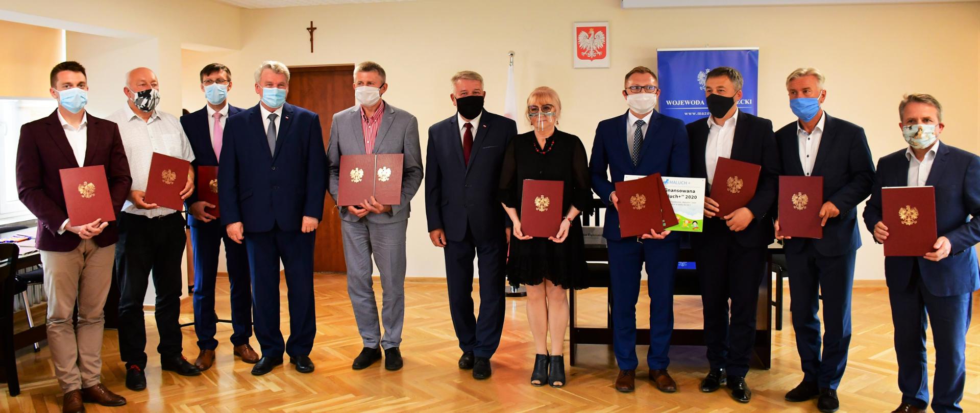 Uroczystość podpisania umów.