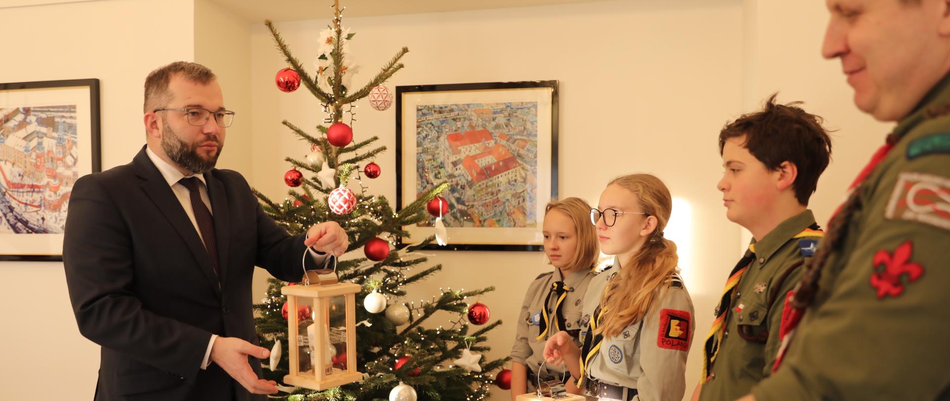 Przekazanie Betlejemskiego Światła Pokoju – uroczystość z udziałem ministra Grzegorza Pudy
