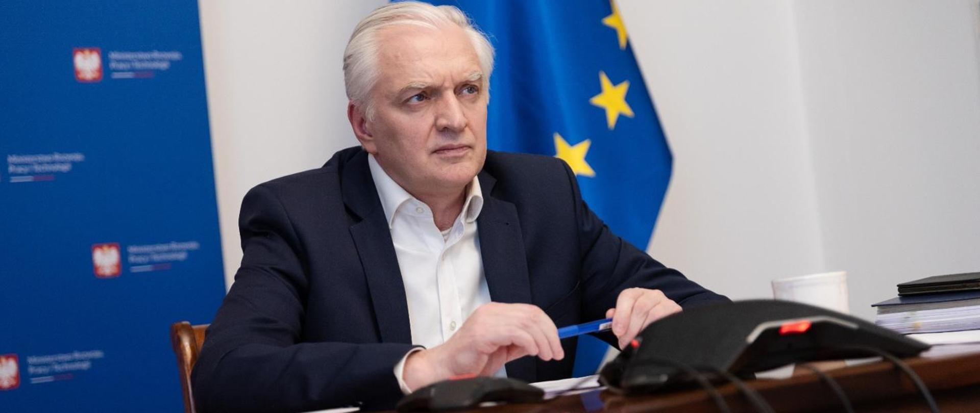 Prime Minister Jarosław Gowin by the table 