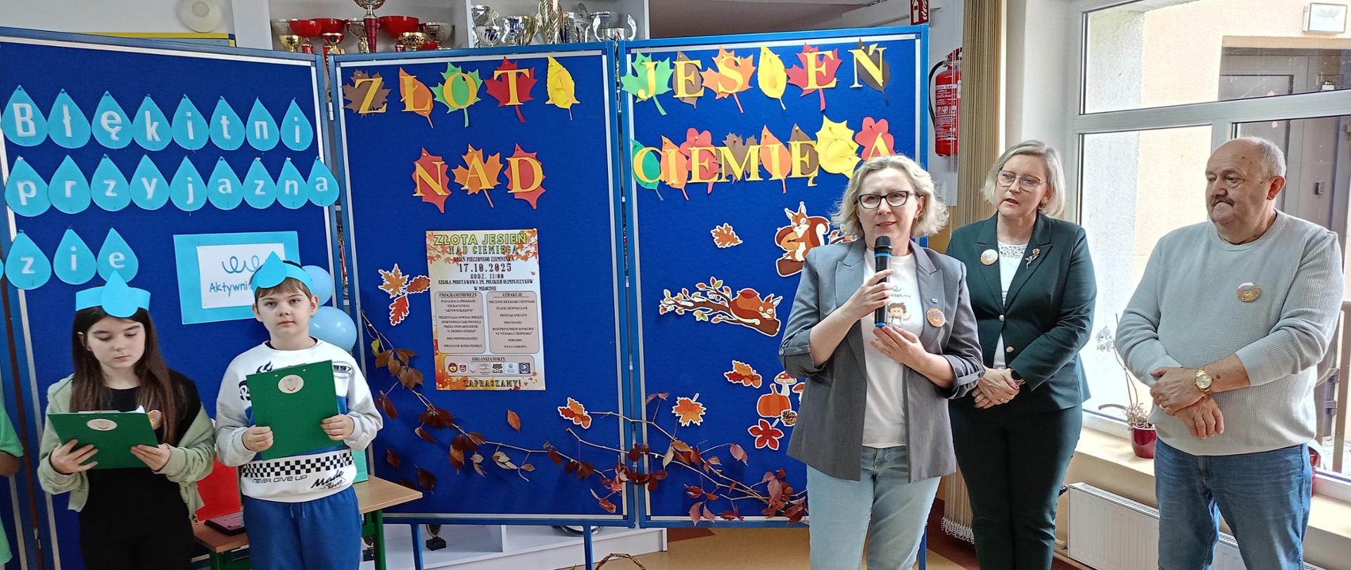 Uroczystość szkolna - rozpoczęcie programu edukacyjnego "Aktywni Błekitni"