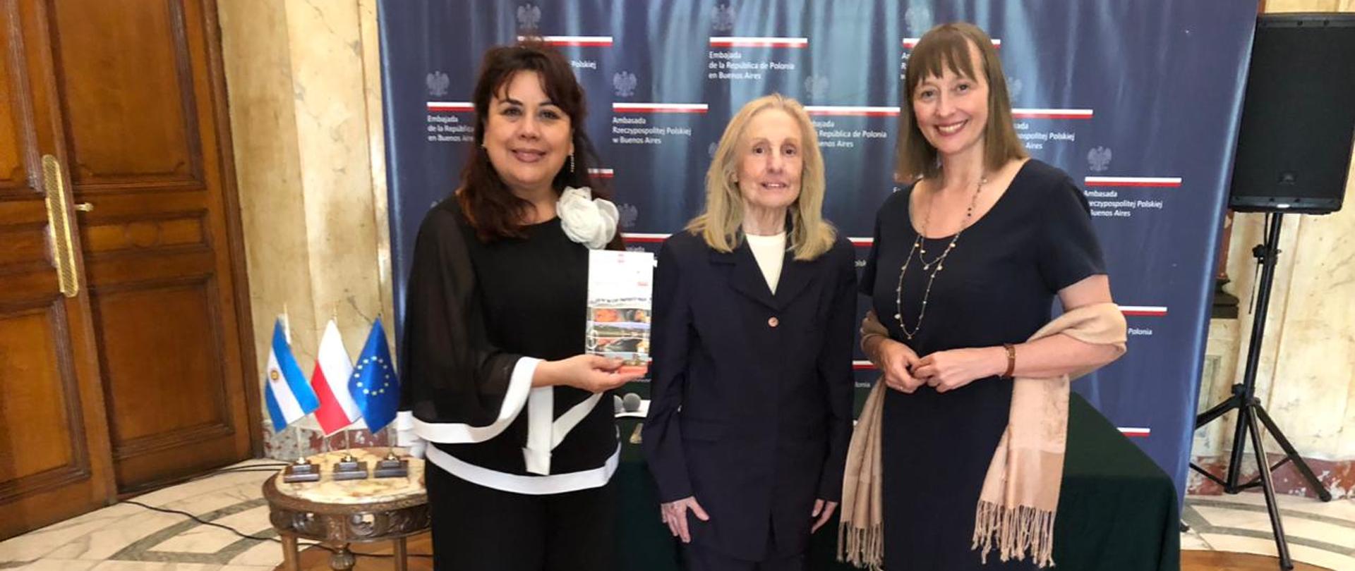 En la foto de la rueda de prensa dedicada a la nueva edición del festival, (de izquierda a derecha) Graciela Almada, periodista de Radio Clásica, Marta Noguera, pianista, responsable de la Fundación Chopiniana y Aleksandra Piątkowska, la Embajadora de la República de Polonia en Argentina.