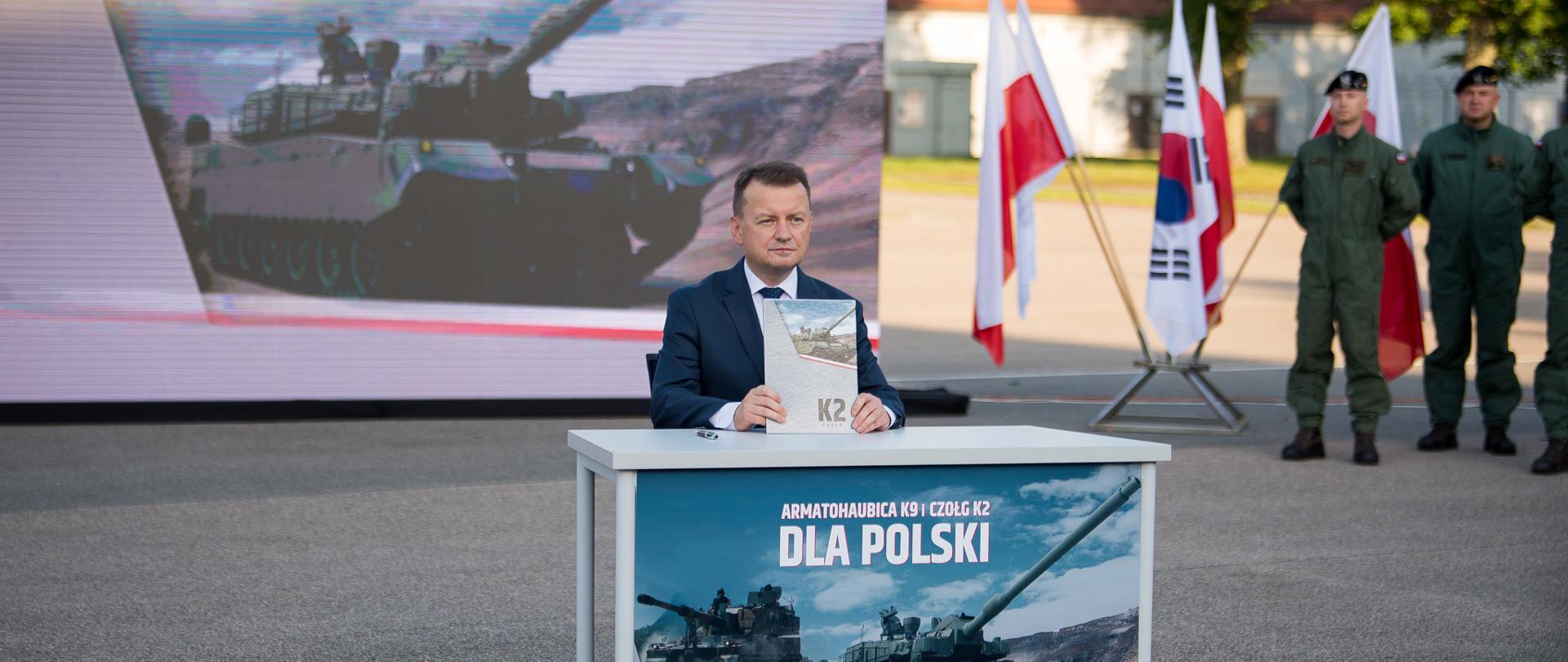 W piątek 26 sierpnia w Morągu wicepremier Mariusz Błaszczak zatwierdził umowy wykonawcze na dostawy koreańskich 180 czołgów K2 oraz 212 haubic K9 dla Wojska Polskiego.