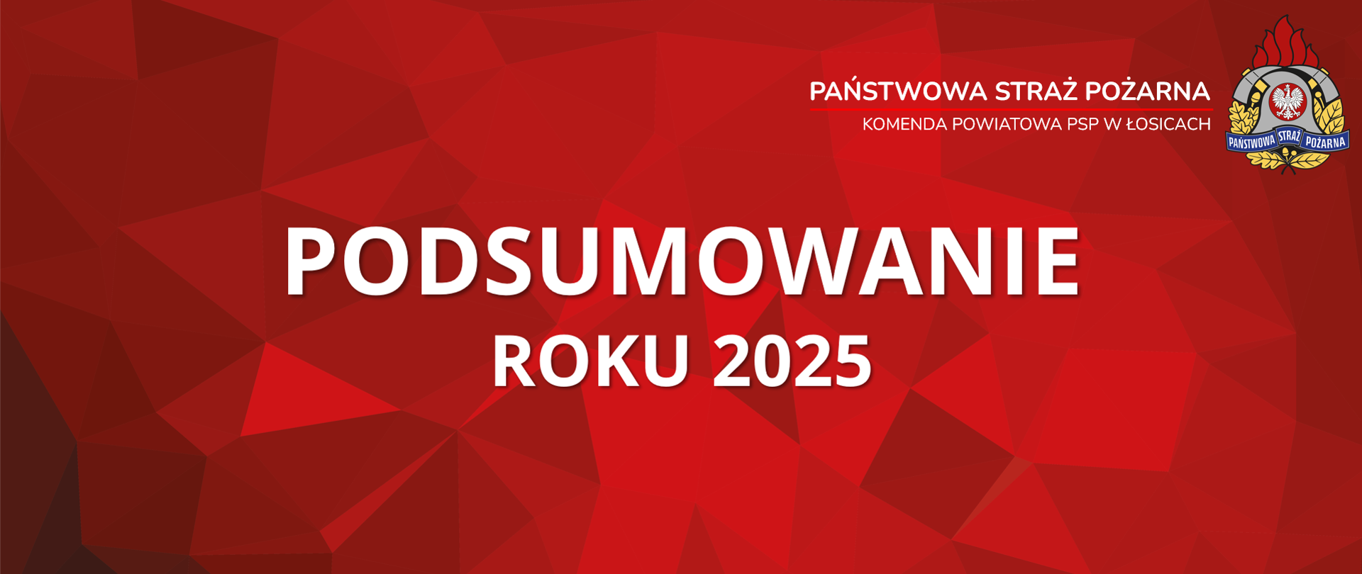 Grafika przedstawia napis „PODSUMOWANIE ROKU 2025” na czerwonym, geometrycznym tle, opatrzony logotypem i nazwą Komendy Powiatowej Państwowej Straży Pożarnej w Łosicach.