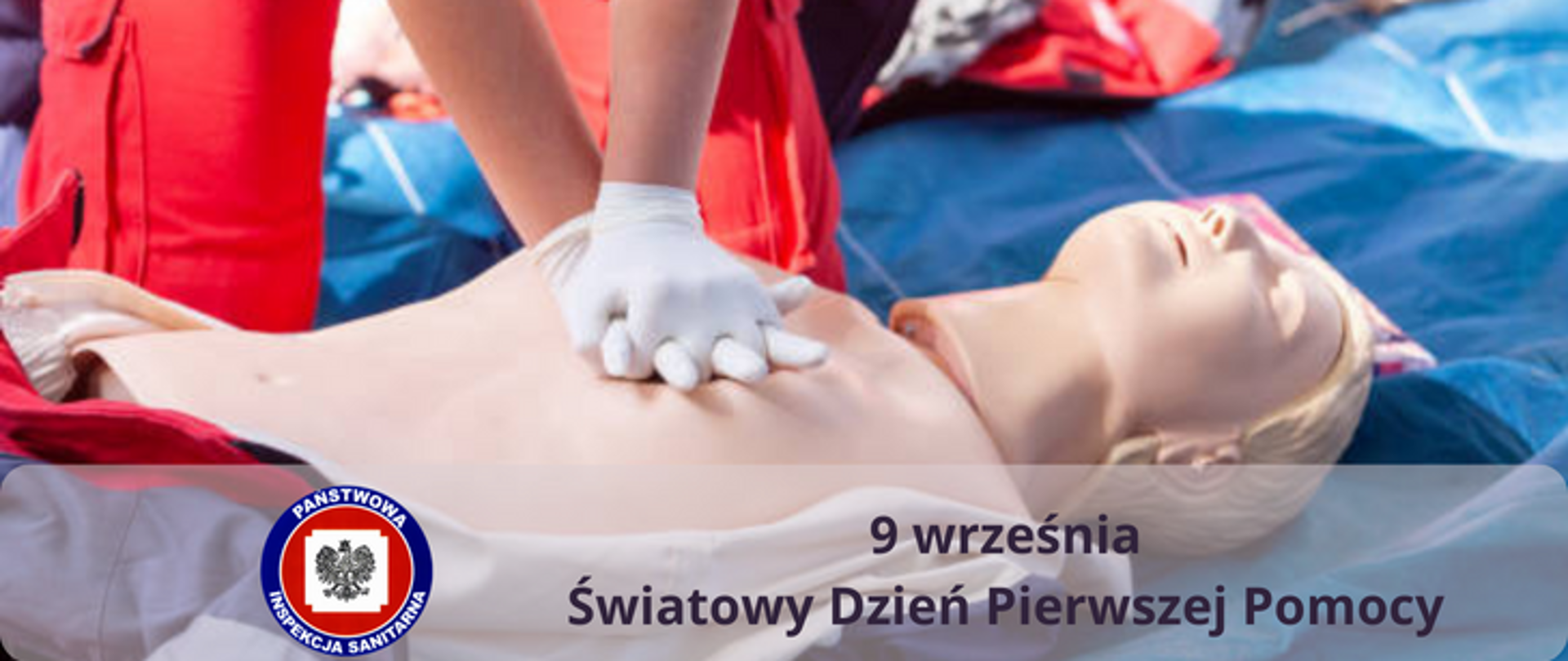 Zdjęcie przedstawia ćwiczenia reanimacji na fantomie