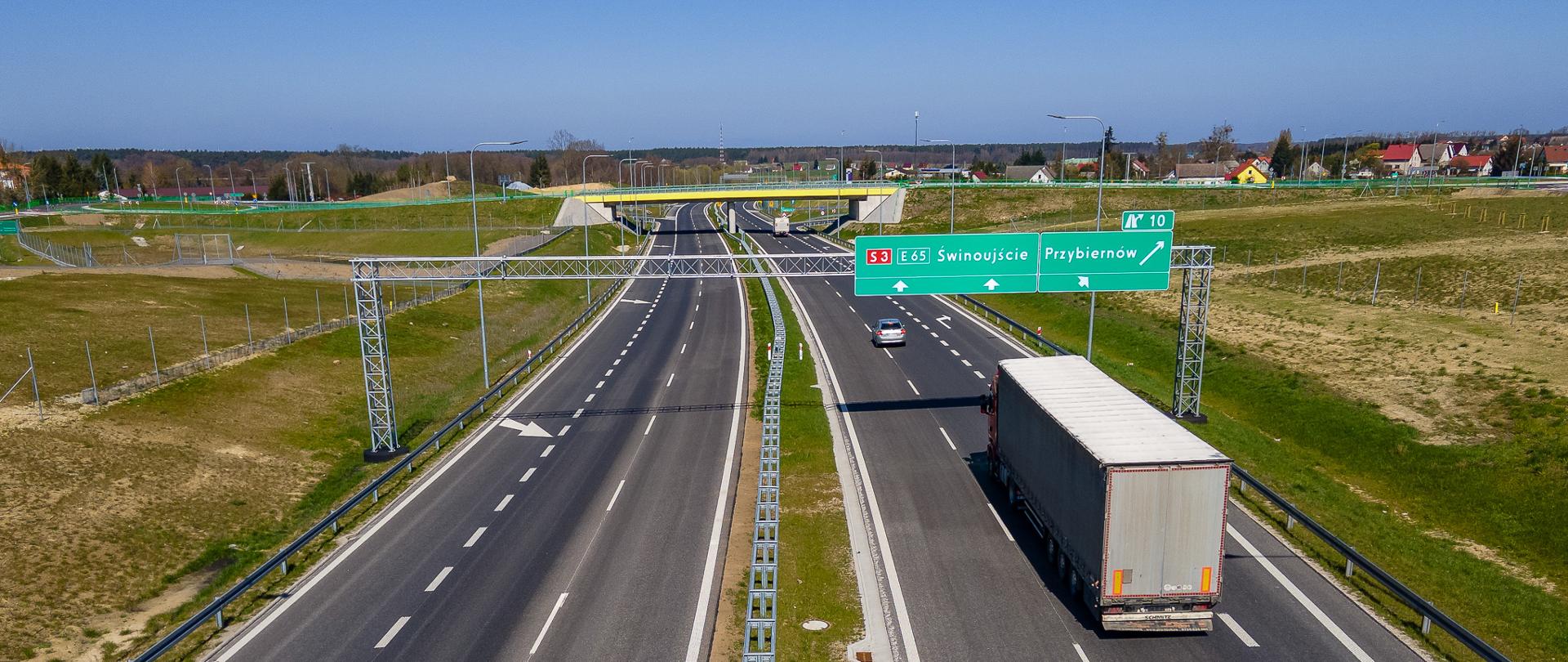 Zdjęcie lotnicze drogi dwujezdniowej