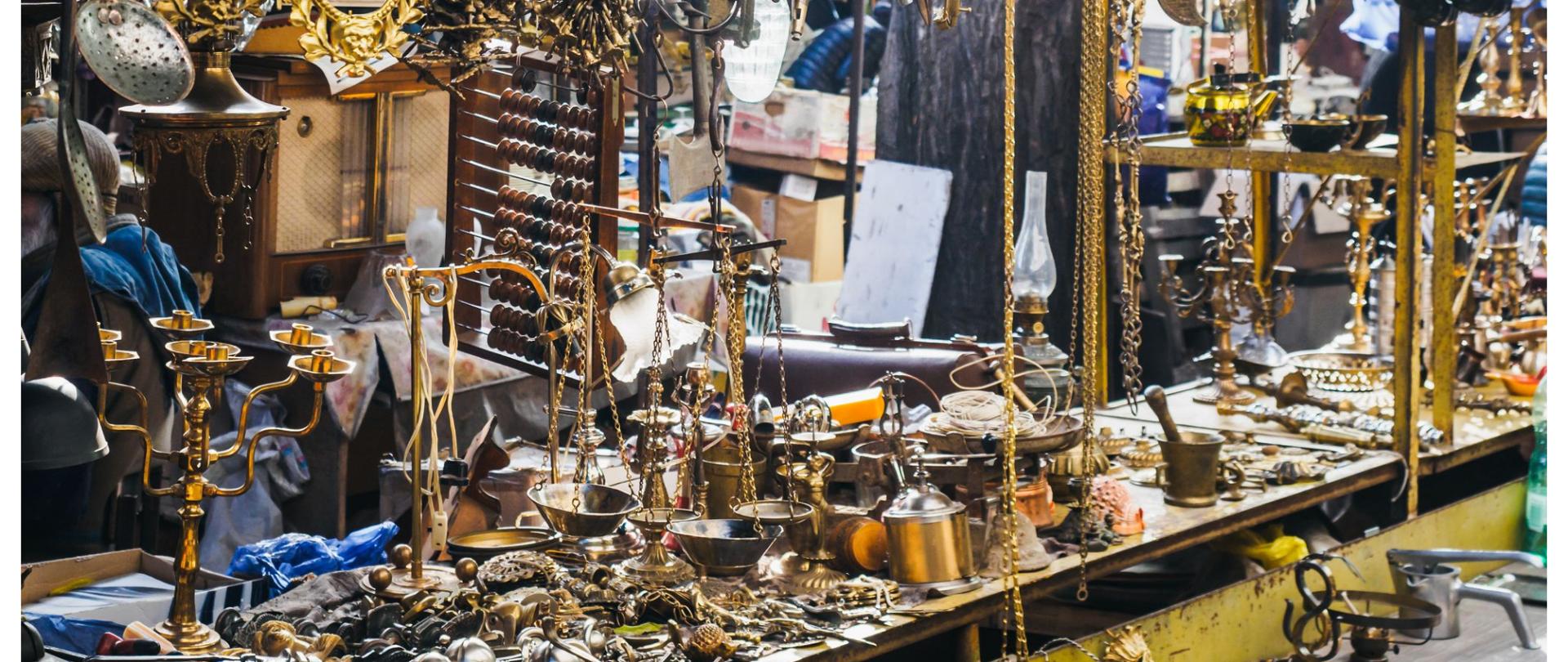 Na zdjęciu jest stoisko handlowe.