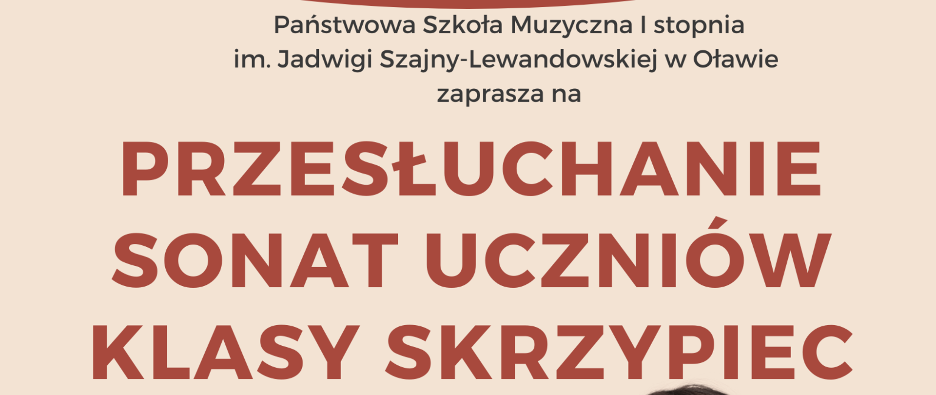 Plakat na beżowym tle. Na środku strony informacje o terminie i miejscu popisu klas skrzypiec Pani Anety Olszewskiej i Pana Krzysztofa Iwanowicza. W prawym dolnym rogu dziewczynka w białej koszuli stoi i gra smyczkiem na brązowych skrzypcach. 