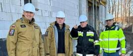 Na zdjęciu wizyta Podkarpackiego Komendanta Wojewódzkiego PSP na placu budowy JRG w Dubiecku 