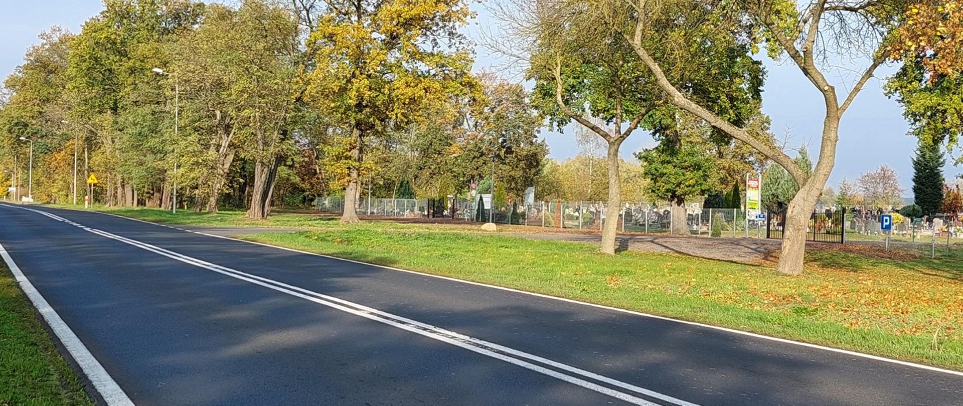 Cmentarz przy drodze