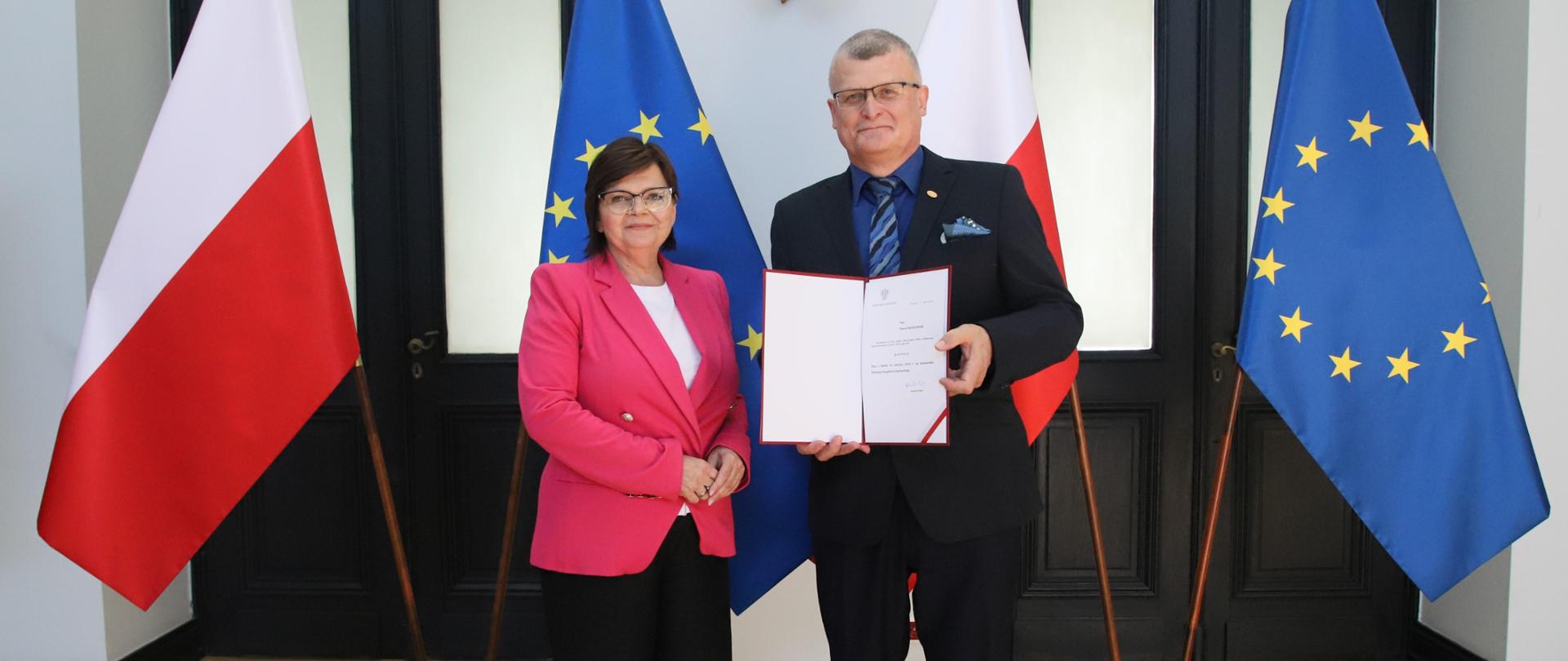 Minister Izabela Leszczyna oraz dr n. med. Paweł Grzesiowski powołany na stanowisko szefa Głównego Inspektoratu Sanitarnego