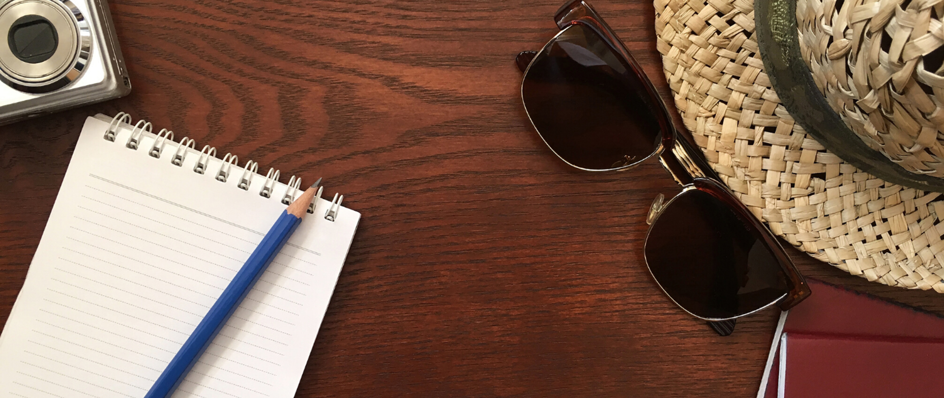 Notes, okulary, kapelusz