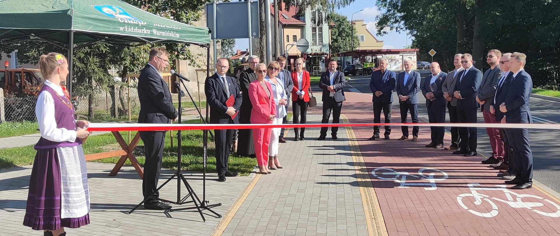 Wojewoda przemawia, ludzie słuchają