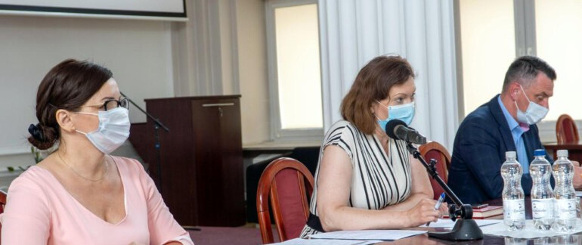 Wojewoda podkarpacki Ewa Leniart przewodniczy naradzie z administracją zespoloną