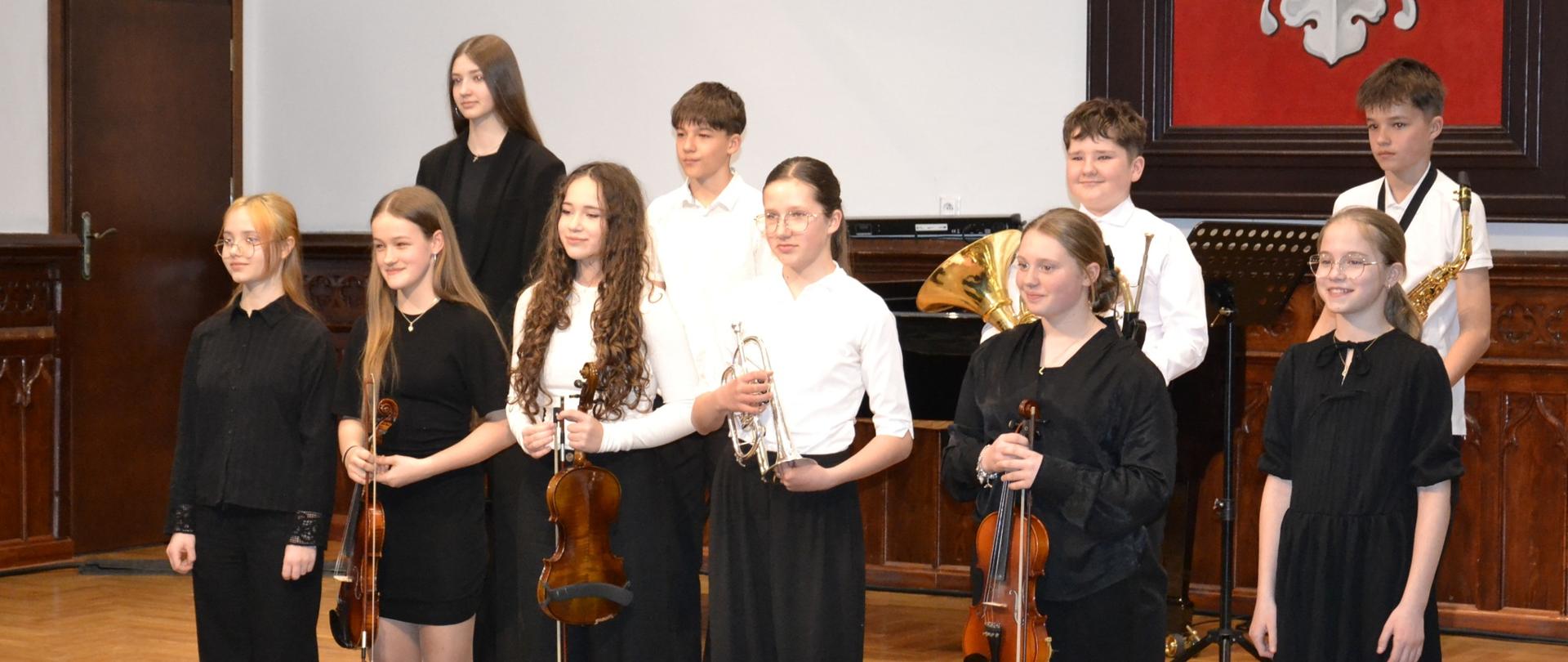 Na scenie zaprezentowali się uczniowie z klasy VIA i VIB cyklu 6-cio letniego PSM I stopnia.