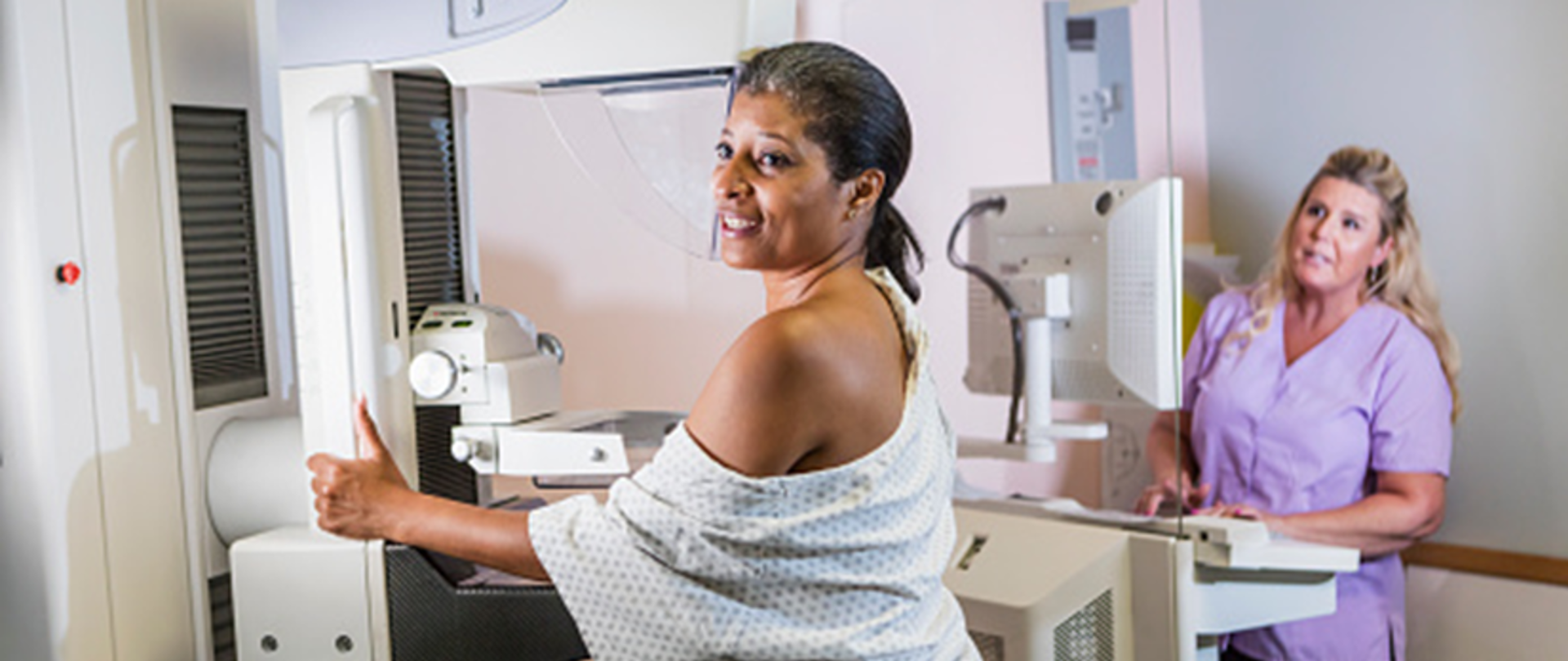 Zdjęcie przedstawia badanie piersi