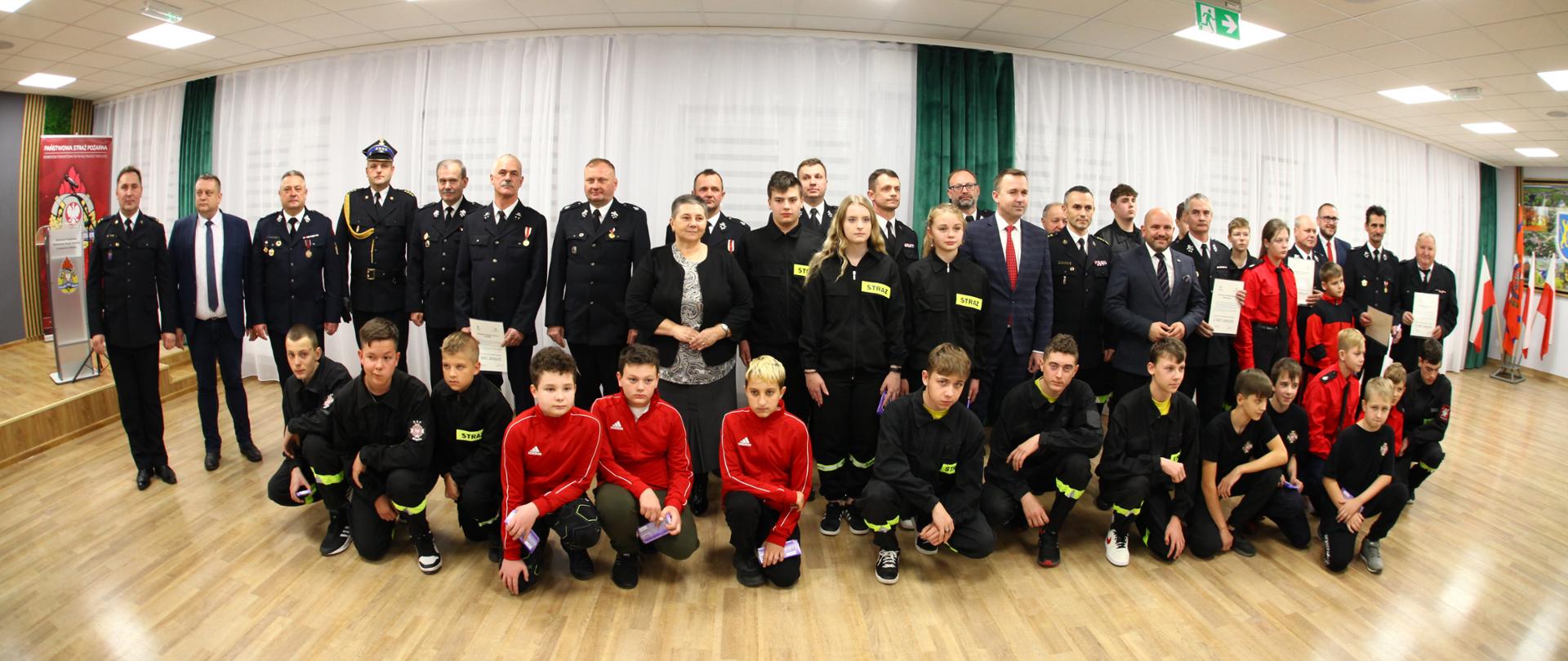 Uroczyste wręczenie promes Młodzieżowym Drużynom Pożarniczym z terenu powiatu kazimierskiego